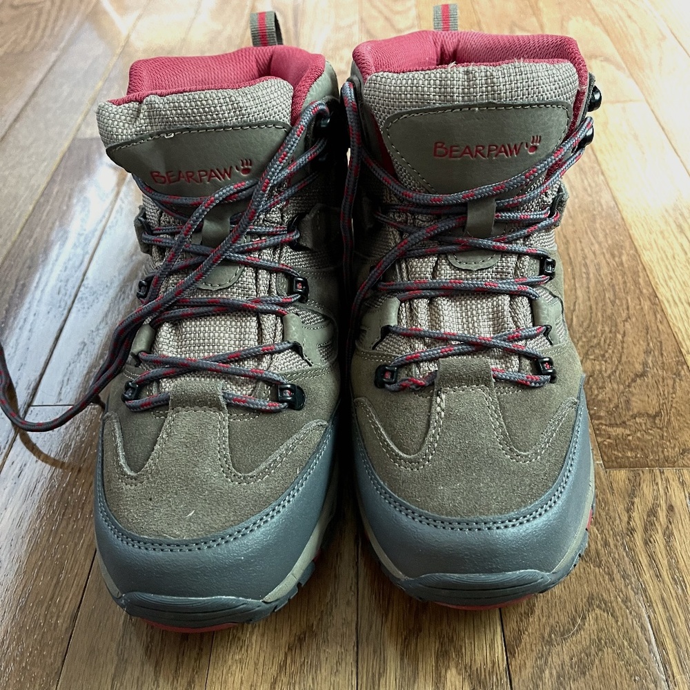 Bearpaw waterproof hiking boots, size 9